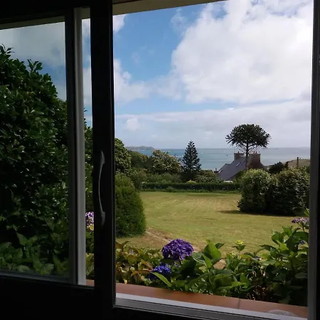 別荘 With Sea View, Guirec *