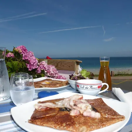 別荘 With Sea View, Guirec *